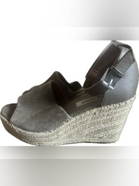 Steve Madden Jaylen Gray Leather Wedge Sandals Women’s size 9M.